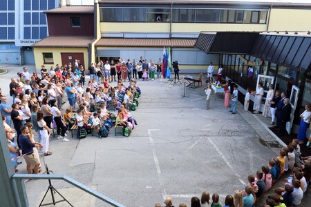 SPREJEM PRVOŠOLČKOV CERKNICA 03 FOTO LJUBO VUKELIČ